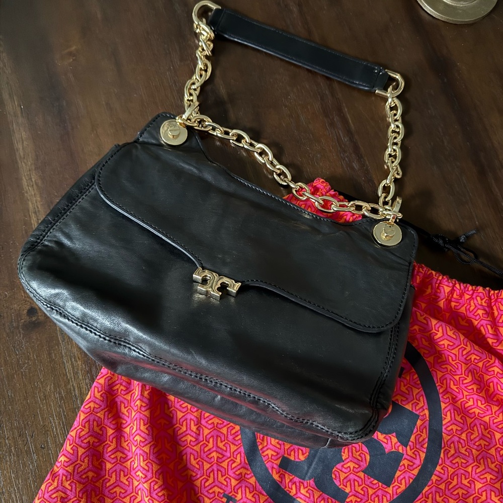 Tory Burch Black Leather Shoulder Bag with Gold Chain - Picture 3 of 9